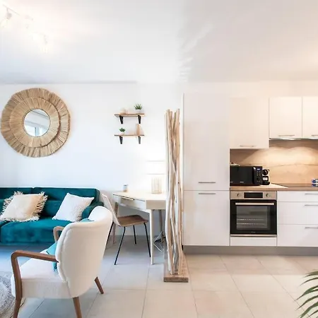 Apartment A12 - 1 Bdr Centre Train Station 5 Min Sea - Ac, Parking & Terrace
