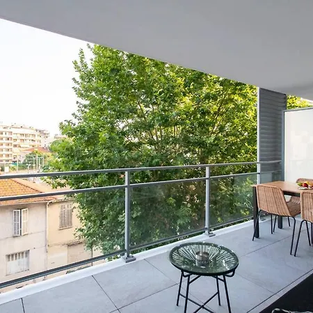 Apartment A12 - 1 Bdr Centre Train Station 5 Min Sea - Ac, Parking & Terrace *
