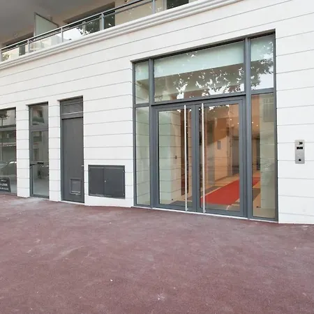Apartment A12 - 1 Bdr Centre Train Station 5 Min Sea - Ac, Parking & Terrace *