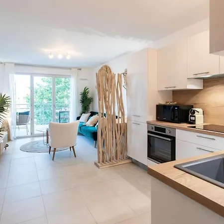 Apartment A12 - 1 Bdr Centre Train Station 5 Min Sea - Ac, Parking & Terrace