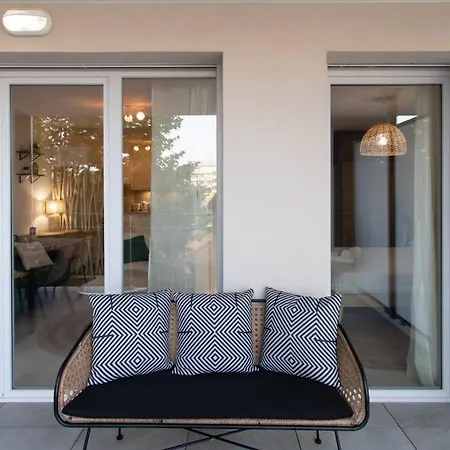 A12 - 1 Bdr Centre Train Station 5 Min Sea - Ac, Parking & Terrace Antibes