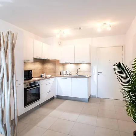 Apartment A12 - 1 Bdr Centre Train Station 5 Min Sea - Ac, Parking & Terrace *