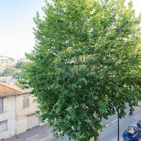 A12 - 1 Bdr Centre Train Station 5 Min Sea - Ac, Parking & Terrace Apartment *