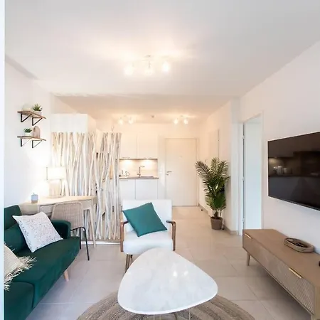 Apartment A12 - 1 Bdr Centre Train Station 5 Min Sea - Ac, Parking & Terrace