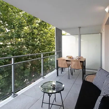 A12 - 1 Bdr Centre Train Station 5 Min Sea - Ac, Parking & Terrace Apartment
